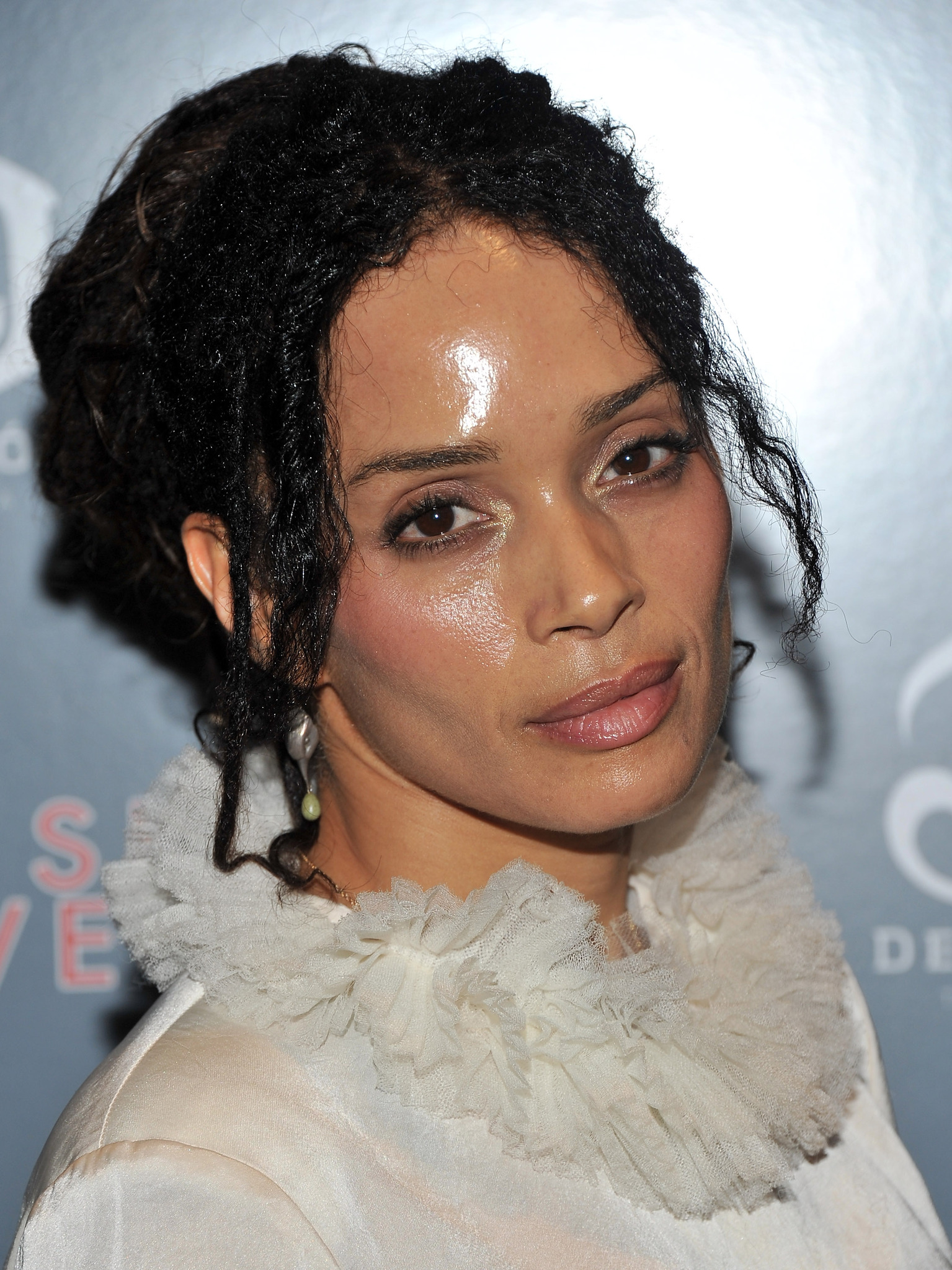 How tall is Lisa Bonet?